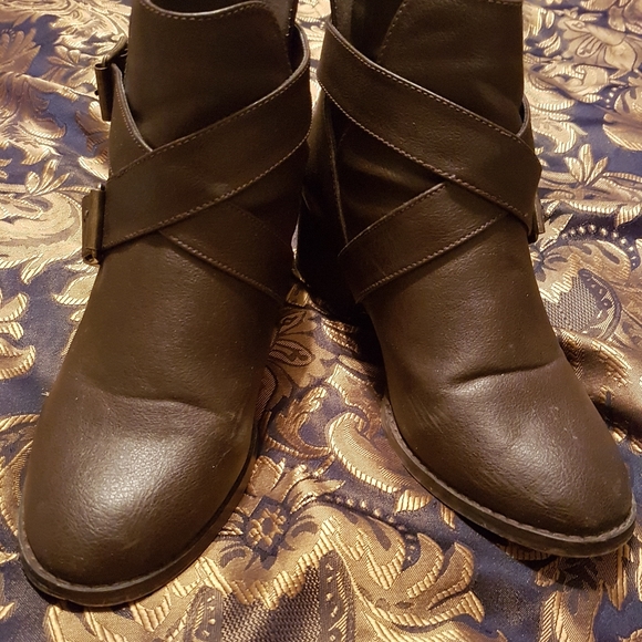 Sz 9 Brown Breckelle's Booties - Picture 4 of 5